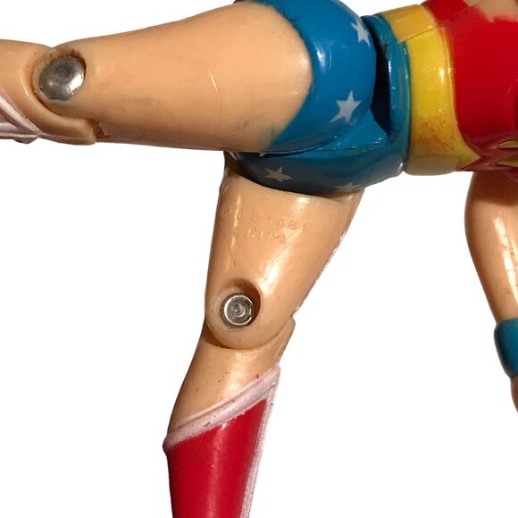 Vintage Toy Biz DC Comics Super Heroes Wonder Woman Figure 1989 Arm Actions - Picture 6 of 10